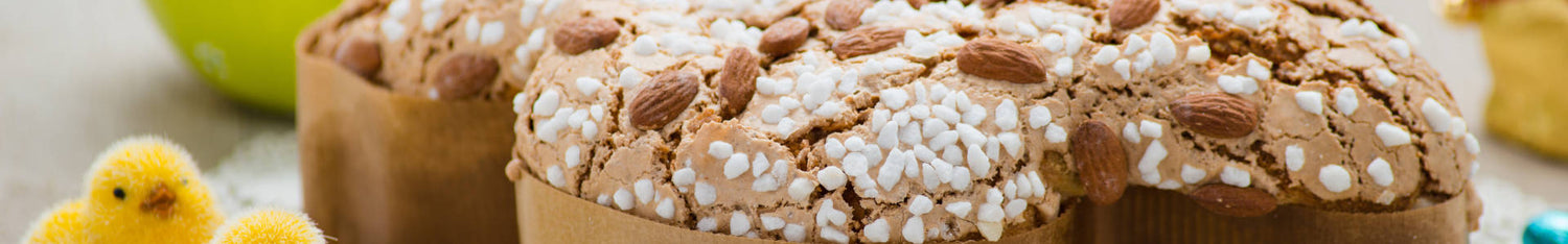 Italienischer Osterkuchen Colomba Pasquale Detailansicht mit Hagelzucker und Mandeln